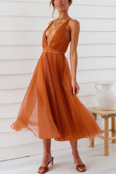 Vestido midi de malla con escote pronunciado y espalda descubierta